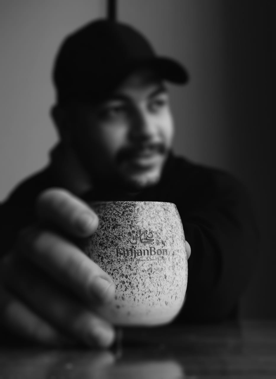 ركن القهوة والكتب الأنتيك